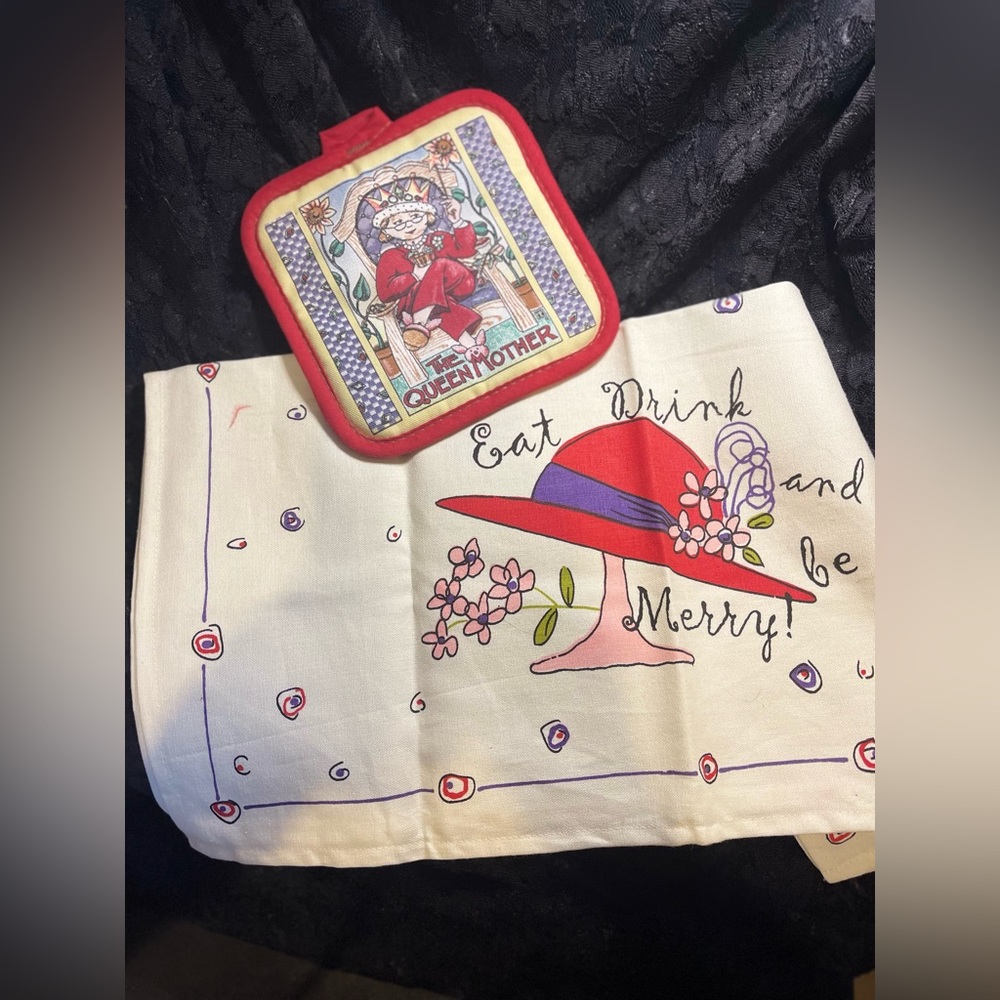 Red Hats Queen Mother Pot Holder And Placemat